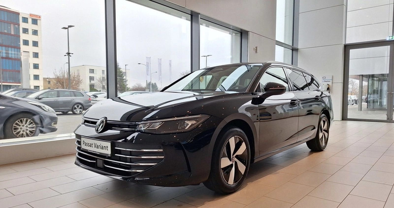 Volkswagen Passat cena 183000 przebieg: 5, rok produkcji 2024 z Chełm małe 277